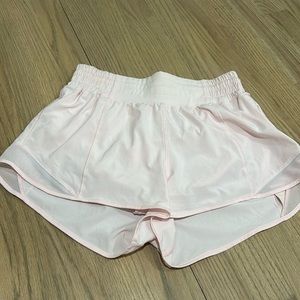 Lululemon strawberry milkshake high rise hotty hot shorts 2.5 inch